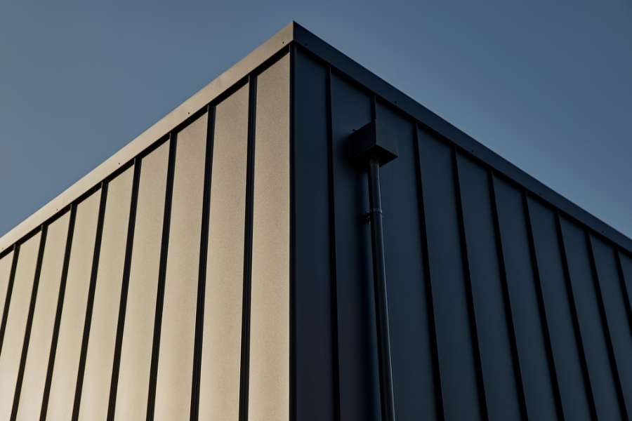 Stylish steel profiles on the façade of a newly built house with space for everything, Navervænget 9, 6710 Esbjerg, Denmark
